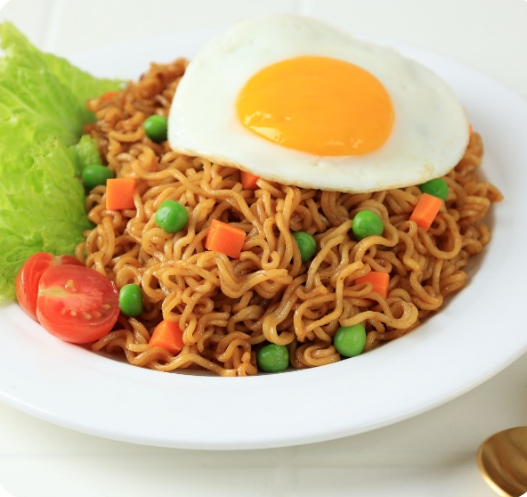 Livro de receitas com variações de macarrão instantâneo